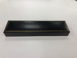 Classic Leatherette Bracelet Box / Black